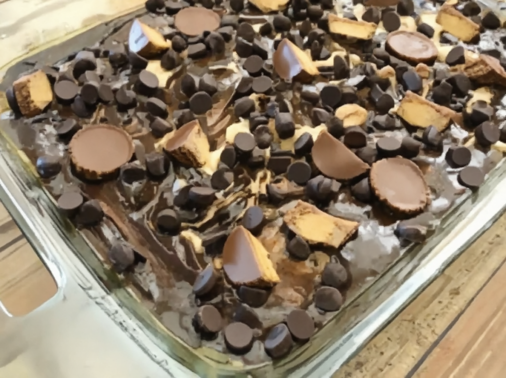 Reese’s Peanut Butter Earthquake Cake